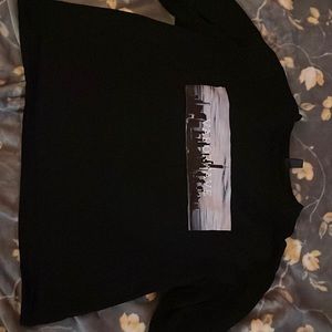 Black short sleeve graphic tee never worn size xl